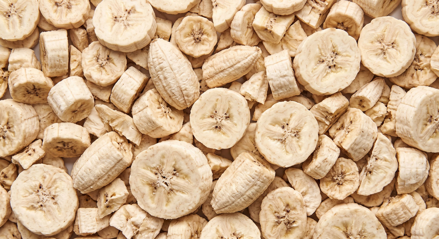 Freeze-dried bananas, sliced